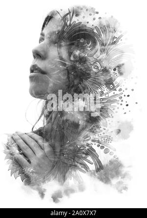 Paintography. Doppelbelichtung Woman's Profil in Strudel und Formen mit floralen Motiven, Schwarz und Weiß Stockfoto