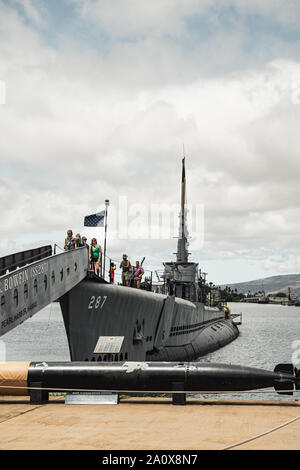 Pearl Harbor, Hawaii - 23. August 2019: Blick auf die USS Bowfin U-Boot an der Pearl Harbor historische Stätten Visitor Center. Stockfoto