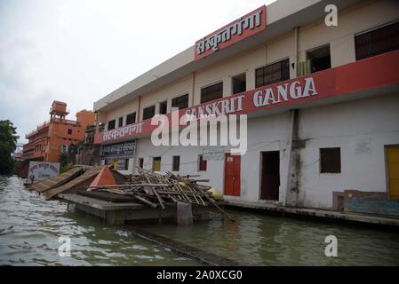 Prayagraj, Indien. 22. September 2019. September 22, 2019: Prayagraj: Ein Blick auf die Häuser überschwemmt mit überschwemmten Wasser des Flusses Ganga bei Daraganj Bereich in Prayagraj (Singapore) am Sonntag, 22. September 2019. Credit: Prabhat Kumar Verma/ZUMA Draht/Alamy leben Nachrichten Stockfoto