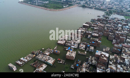 Prayagraj, Indien. 22. September 2019. September 22, 2019: Prayagraj: Ein Blick auf die Häuser überschwemmt mit überschwemmten Wasser des Flusses Ganga bei chhota Boghara Bereich in Prayagraj (Singapore) am Sonntag, 22. September 2019. Credit: Prabhat Kumar Verma/ZUMA Draht/Alamy leben Nachrichten Stockfoto