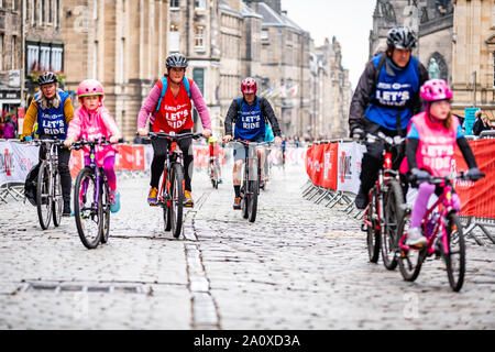 Edinburgh, Schottland. Sonntag 22. September 2019. Die Teilnehmer an der Fahrt bei der HSBC UK in Edinburgh, Schottland. Reiter genossen ein 4,5 km geschlossenen Straße Stromkreis der historische Stadt mit einem Straßenfest in den Wiesen öffentlichen Park mit Musik, Essen und Trinken, Demos und Aktivitäten eingestellt. Stockfoto