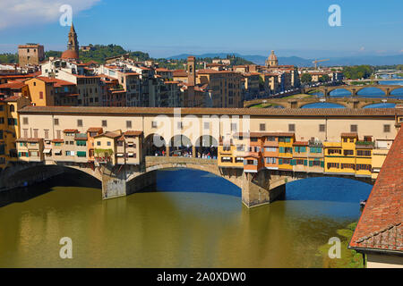 Der Ponte Vecchio Brücke über den Fluss Arno, Florenz, Italien Stockfoto