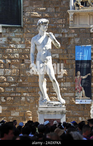 Kopie der David-Statue von Michelangelo in der Piazza della Signoria, Florenz, Italien Stockfoto