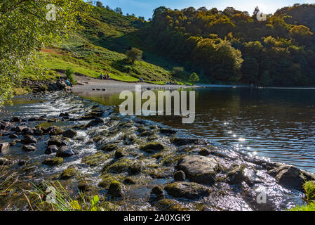 Grasmere Lake. Das Wehr an der Spitze des RiverRothay Stockfoto