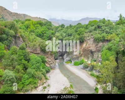 Hohen winkel Landschaft am Eingang des Alcantara Schluchten in Sizilien, Italien Stockfoto