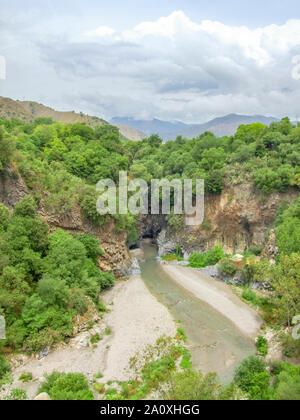 Hohen winkel Landschaft am Eingang des Alcantara Schluchten in Sizilien, Italien Stockfoto