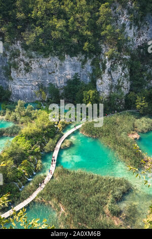 Promenade durch den Nationalpark Plitvicer Seen, Kroatien. Stockfoto