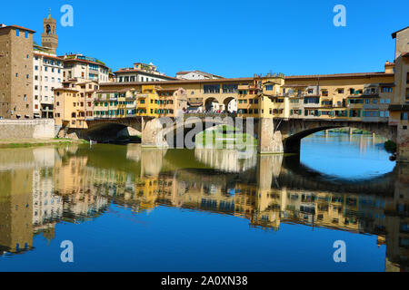 Der Ponte Vecchio Brücke über den Fluss Arno, Florenz, Italien Stockfoto