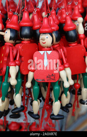 Pinocchio Holz Puppen auf Verkauf, Florenz, Italien Stockfoto