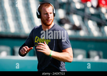 Philadelphia, Pennsylvania, USA. 22 Sep, 2019. Philadelphia Eagles quarterback Carson Wentz (11) warm-up vor der NFL Spiel zwischen den Detroit Lions und die Philadelphia Eagles am Lincoln Financial Field in Philadelphia, Pennsylvania. Christopher Szagola/CSM/Alamy leben Nachrichten Stockfoto