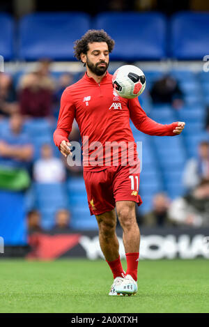 London, Großbritannien. 22 Sep, 2019. 22. September 2019, Stamford Bridge, London, Bundesliga, Chelsea vs Liverpool; Mohamed Salah (11) von Liverpool aufwärmen Credit: David John/News Bilder der Englischen Football League Bilder unterliegen DataCo Lizenz Credit: Aktuelles Bilder/Alamy leben Nachrichten Stockfoto