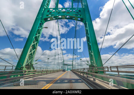 Saint Lawrence River Brücke aus 1000 Inseln in Ontario, Kanada, in die USA, New York Stockfoto