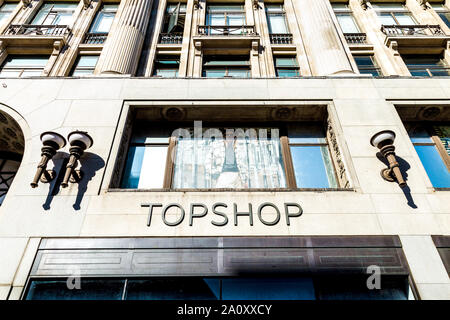 Fassade von Topshop Flagship Store in der Oxford Street, London, UK Stockfoto