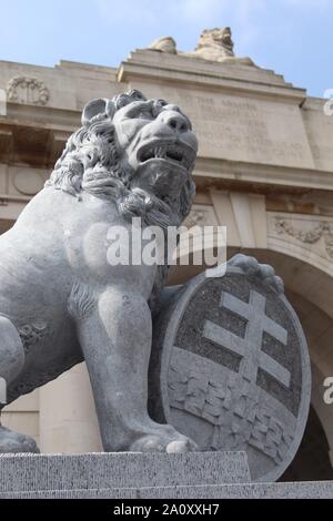 Menin Tor und Löwe in Ypern / Ieper Flanders Stockfoto