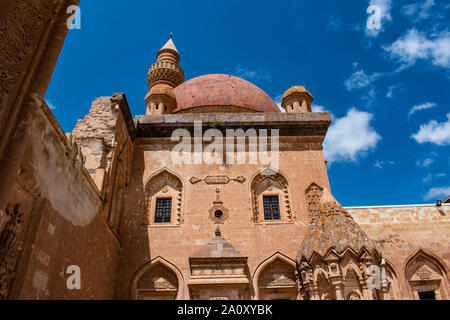 Dogubayazıt, Türkei, Naher Osten: Die wichtigsten Kuppel und Minarett der berühmten ishak Pasha Palace, dem berühmten semi-Palast der osmanischen Zeit ruiniert Stockfoto