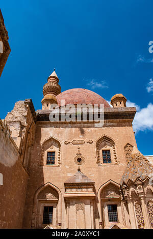 Dogubayazıt, Türkei, Naher Osten: Die wichtigsten Kuppel und Minarett der berühmten ishak Pasha Palace, dem berühmten semi-Palast der osmanischen Zeit ruiniert Stockfoto