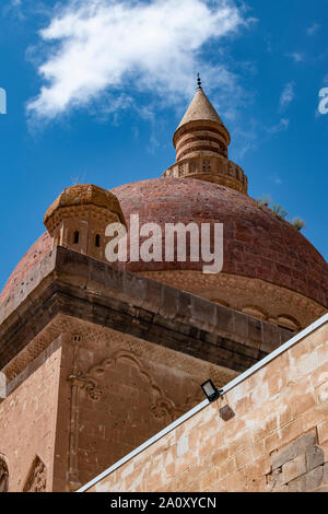 Dogubayazıt, Türkei, Naher Osten: Die wichtigsten Kuppel und Minarett der berühmten ishak Pasha Palace, dem berühmten semi-Palast der osmanischen Zeit ruiniert Stockfoto