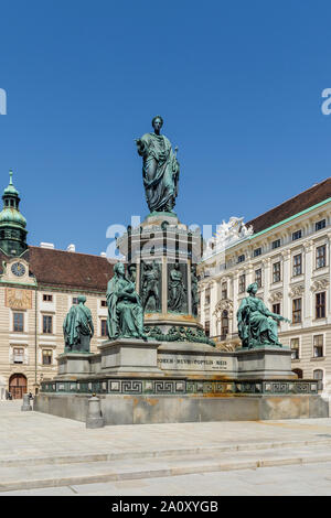 Klassische Bronze Statue von Kaiser Franz Joseph I., in der Hofburg Innenhof, Wien, Österreich. Stockfoto