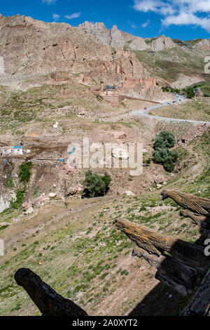 Dogubayazıt, Türkei: Blick von der Terrasse der Erker Zimmer in der ishak Pasha Palace, Details der Holzbalken aus menschlichen, Löwe und Adler Stockfoto