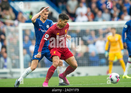 London, Großbritannien. 22 Sep, 2019. Jorginho von Chelsea und Roberto Firmino von Liverpool in der Premier League Spiel zwischen Chelsea und Liverpool an der Stamford Bridge, London, England am 22. September 2019. Foto von salvio Calabrese. Nur die redaktionelle Nutzung, eine Lizenz für die gewerbliche Nutzung erforderlich. Keine Verwendung in Wetten, Spiele oder einer einzelnen Verein/Liga/player Publikationen. Credit: UK Sport Pics Ltd/Alamy leben Nachrichten Stockfoto