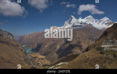 Die Llanganuco Seen Chinancocha und Orconcocha von Portachuelo, Cordillera Blanca, Ancash, Peru gesehen Stockfoto