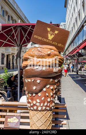 "Vanini Schweizer Schokolade" Anzeige Cornet in der Herrengasse, Wien, Österreich. Stockfoto