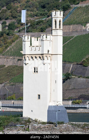 Der mäuseturm (Maus Turm), einen steinernen Turm auf einer kleinen Insel im Rhein, Bingen am Rhein, Deutschland. Stockfoto