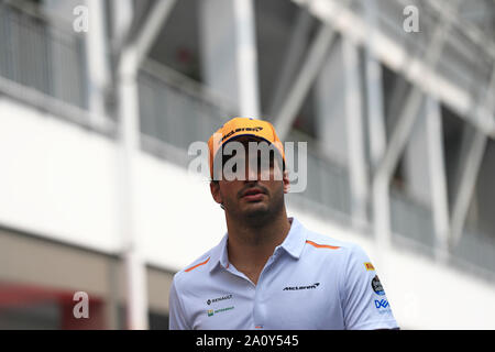 Marina Bay, Singapore. 22. September 2019. Die Formel-1-Rennen Tag McLaren, Carlos Sainz kommt für das Rennen Stockfoto