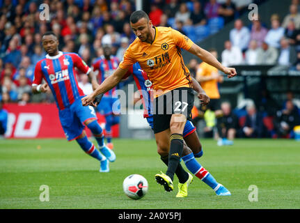 London, Großbritannien. 22 Sep, 2019. Wolverhampton Wanderers' Romain Saiss während der Englischen Premier League zwischen Crystal Palace und Wolverhampton Wanderers am Selhurst Park Stadium, London, England am 22. September 2019 Quelle: Aktion Foto Sport/Alamy leben Nachrichten Stockfoto