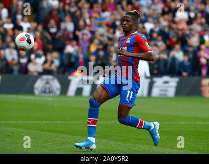 London, Großbritannien. 22 Sep, 2019. Crystal Palace Wilfried Zaha während Englisch Precr 11 mier League zwischen Crystal Palace und Wolverhampton Wanderers am Selhurst Park Stadium, London, England am 22. September 2019 Quelle: Aktion Foto Sport/Alamy leben Nachrichten Stockfoto