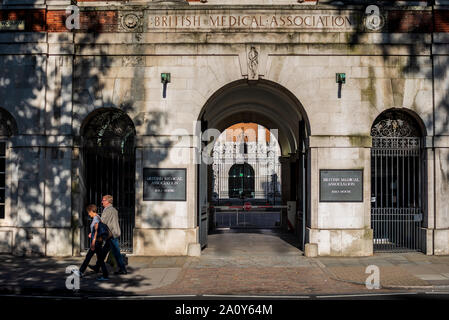 Die British Medical Association oder der Hauptsitz von BMA im BMA House Tavistock Square Bloomsbury Central London. BMA House Architekt Sir Edwin Lutyens, eröffnet 1925. Stockfoto