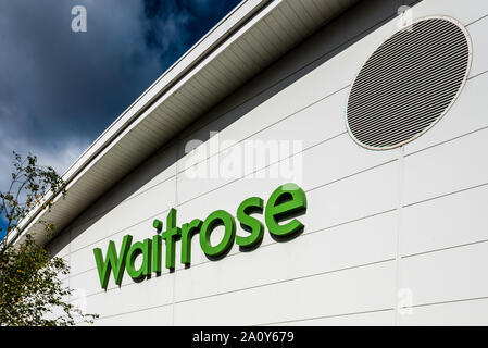 Waitrose Supermarket Logo, Waitrose Sign On a Waitrose Store in Newmarket Suffolk Stockfoto