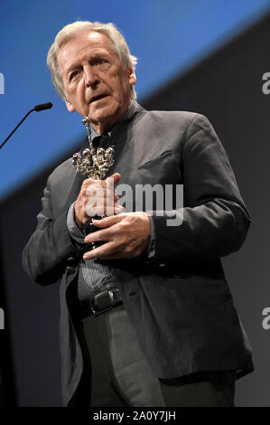 Costa Gavras am Donostia Award für sein Lebenswerk an der 67th San Sebastian International Film Festival / Festival Internacional de Cine de San Sebastián am Theater Victoria Eugenia. San Sebastian, 21.09.2019 | Verwendung weltweit Stockfoto