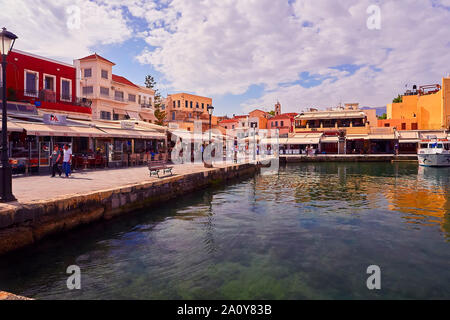 Griechenland, Kreta, Chania - Mai 19, 2018 - Blick auf den Hafen in der Altstadt Stockfoto