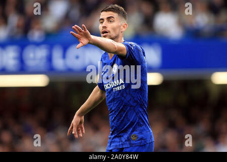 London, Großbritannien. 22 Sep, 2019. Jorginho von Chelsea an schaut. Premier League match, Chelsea gegen Liverpool an der Stamford Bridge in London am Sonntag, den 22. September 2019. Dieses Bild dürfen nur für redaktionelle Zwecke verwendet werden. Nur die redaktionelle Nutzung, eine Lizenz für die gewerbliche Nutzung erforderlich. Keine Verwendung in Wetten, Spiele oder einer einzelnen Verein/Liga/player Publikationen. pic von Steffan Bowen/Credit: Andrew Orchard sport Fotografie/Alamy leben Nachrichten Stockfoto