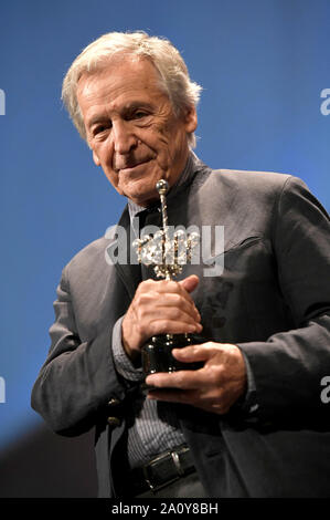 San Sebastian, Spanien. 21 Sep, 2019. Costa Gavras am Donostia Award für sein Lebenswerk an der 67th San Sebastian International Film Festival / Festival Internacional de Cine de San Sebastián am Theater Victoria Eugenia. San Sebastian, 21.09.2019 | Verwendung der weltweiten Kredit: dpa/Alamy leben Nachrichten Stockfoto