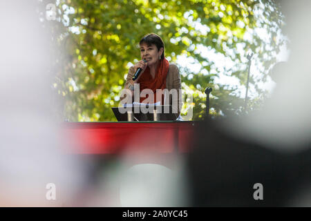 London, Großbritannien. 20. September, 2019. Caroline Lucas, Grün MP für Brighton Pavillon, Adressen die zweite globale Klima Streik. Credit: Mark Kerrison/Alam Stockfoto