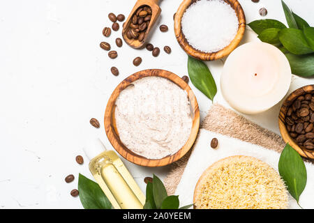 Kaffee Peeling aus Meersalz, kosmetische Öl- und Kaffee. Stockfoto