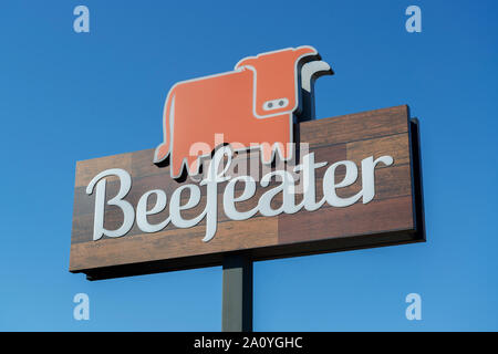 Signage angibt, eine Filiale der Restaurantkette Beefeater. Stockfoto