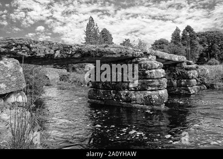 East Dart River Bridge und Postbridge Clapper Bridge, Stockfoto