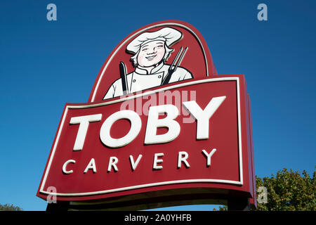 Signage angibt, eine Filiale der Restaurantkette Toby Carvery. Stockfoto