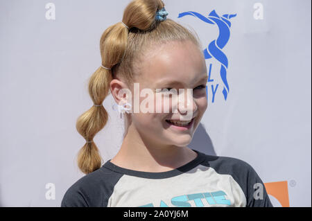 Costa Mesa, Kalifornien, USA. 21 Sep, 2019. Pressley Hosbach von Saison 8 der Tanz Mammen an der National Dance Tag 2019 an segerstrom Center für die Künste National Dance Tag war von Nigel Lythgoe im Jahr 2010 in Partnerschaft mit Kongreßabgeordneten Eleanor Holmes Norton ins Leben gerufen. Die segerstrom Zentrum der Künste ist die Westküste Lage für das Festival. Credit: Stan Sholik/ZUMA Draht/Alamy leben Nachrichten Stockfoto