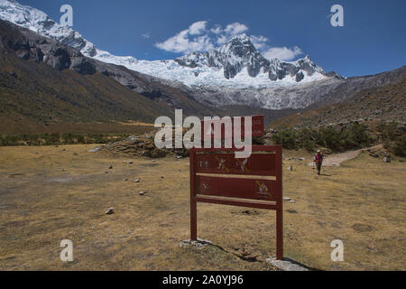 Die Aussicht von taullipampa Camp auf der Santa Cruz Trek, Cordillera Blanca, Ancash, Peru Stockfoto