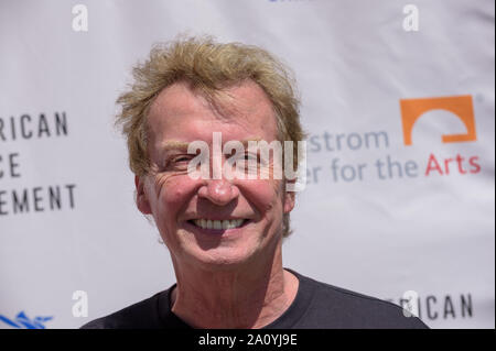 Costa Mesa, Kalifornien, USA. 21 Sep, 2019. National Dance Tag Gründer Nigel Lythgoe am National Dance Tag 2019 an segerstrom Center für die Künste National Dance Tag war von Nigel Lythgoe im Jahr 2010 in Partnerschaft mit Kongreßabgeordneten Eleanor Holmes Norton ins Leben gerufen. Die segerstrom Zentrum der Künste ist die Westküste Lage für das Festival. Credit: Stan Sholik/ZUMA Draht/Alamy leben Nachrichten Stockfoto