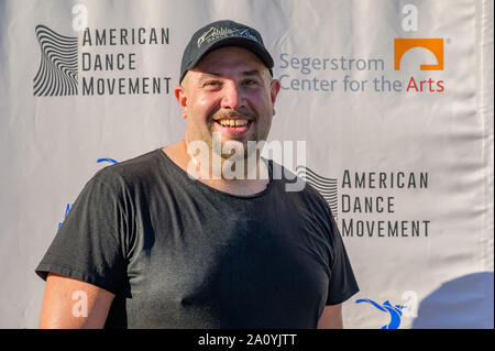 Costa Mesa, Kalifornien, USA. 21 Sep, 2019. Salsa Tänzerin und Dozentin Lyrik Cruz am National Dance Tag 2019 an segerstrom Center für die Künste National Dance Tag war von Nigel Lythgoe im Jahr 2010 in Partnerschaft mit Kongreßabgeordneten Eleanor Holmes Norton ins Leben gerufen. Die segerstrom Zentrum der Künste ist die Westküste Lage für das Festival. Credit: Stan Sholik/ZUMA Draht/Alamy leben Nachrichten Stockfoto