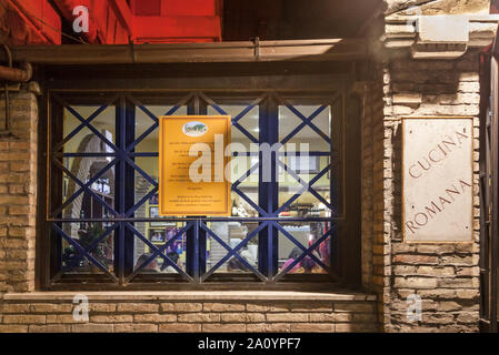 In beliebten Restaurant in San Saba Abschnitt von Rom Fenster. La Viletta, Vialle Della Piramide Cestia, Rom, Italien Stockfoto