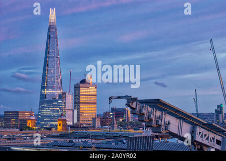 Herbst Sonnenuntergang über London, England, Vereinigtes Königreich, Großbritannien Stockfoto