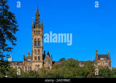 Die ikonischen Hauptgebäude der Universität von Glasgow Kelvingrove gesehen Stockfoto