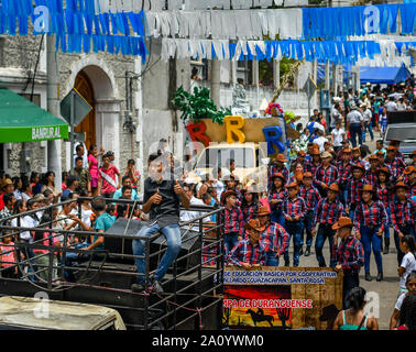 Hispanische Kinder als Cowboys/Cowgirls in der latinparade in Santa Rosa Guatemala gekleidet Stockfoto