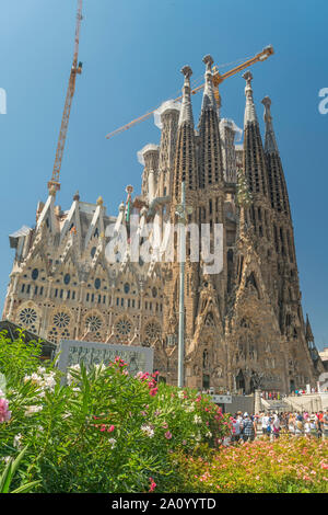 KRIPPENFASSADE SAGRADA FAMILIA BASILIKA (©ANTONI GAUDI 1883) BARCELONA KATALONIEN SPANIEN Stockfoto